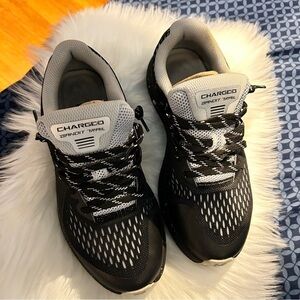 UNISEX UNDER ARMOUR SNEAKERS